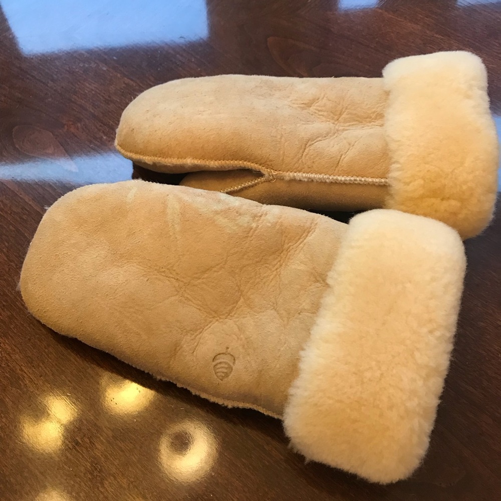 Cute & Cozy Acorn 100% Shearling Mittens